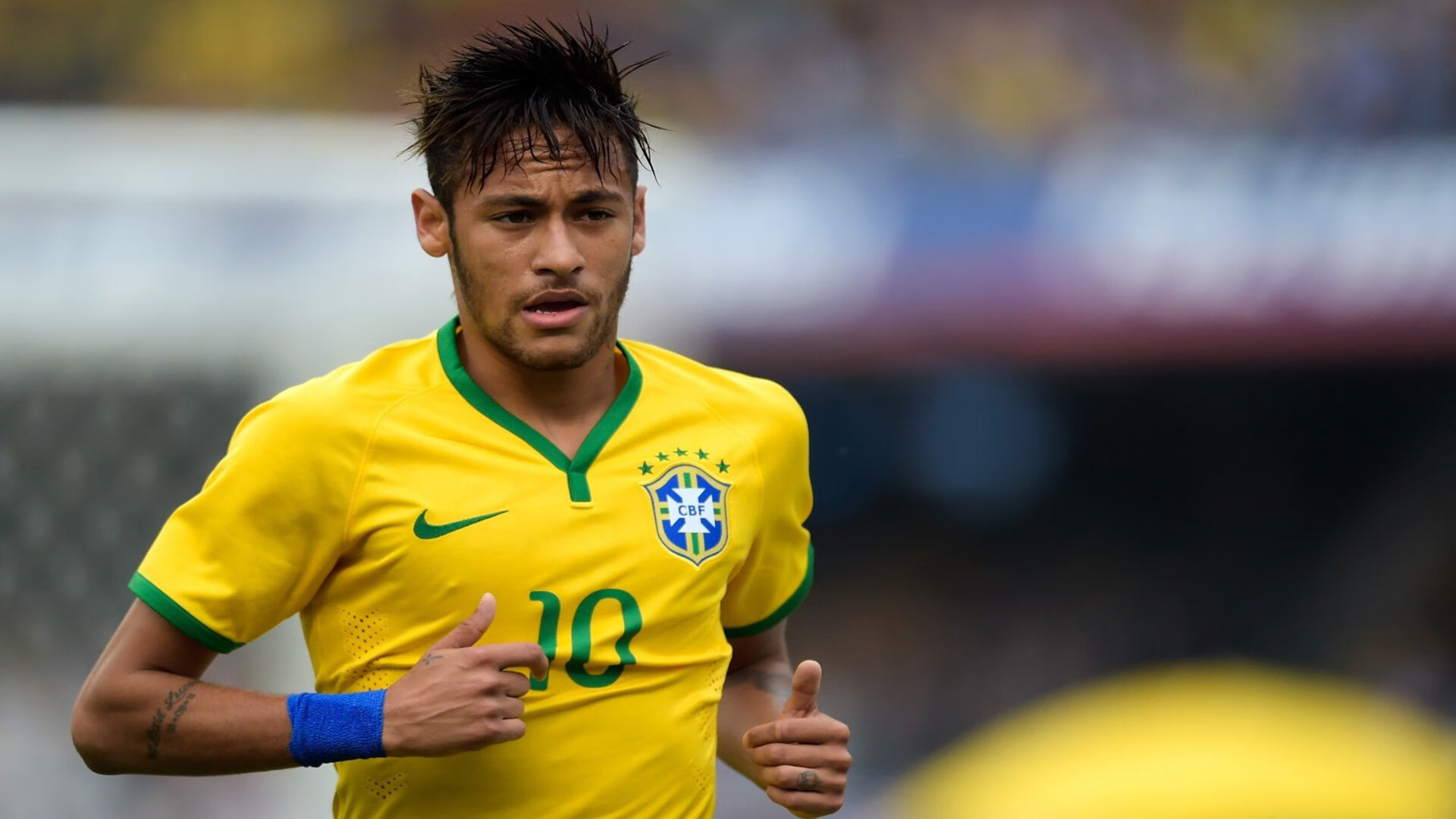 英超争冠激烈：悬念渐入佳境，精彩不断！，英超竞争激烈