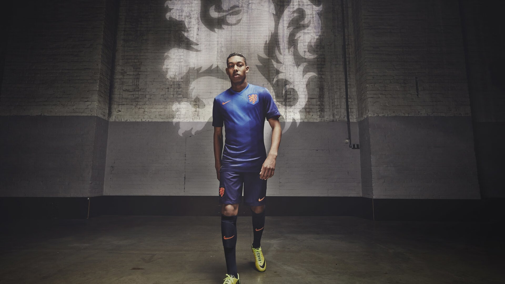 曼联攻防兼备，球队整体更协调，曼联队的么