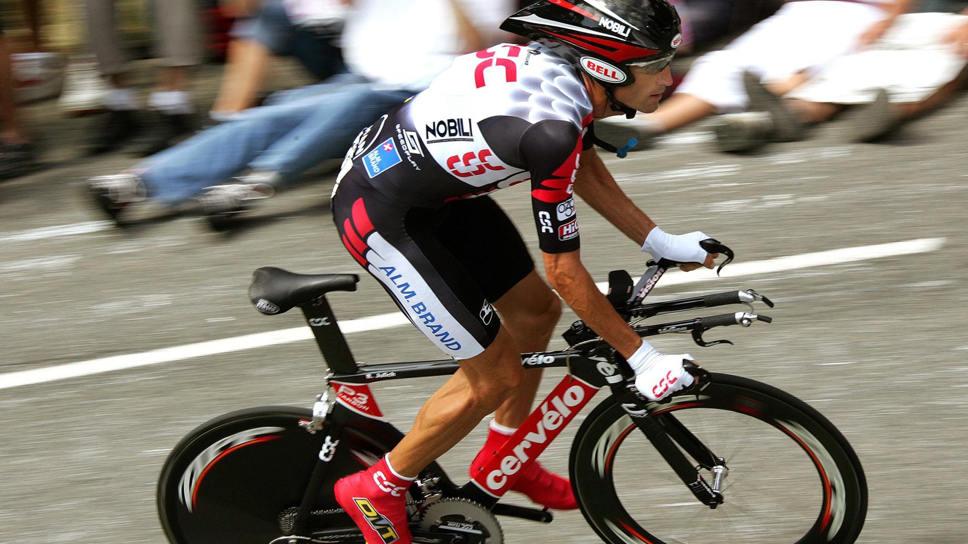 电竞主播直播间氛围运营成核心竞争力，电竞直播的主播